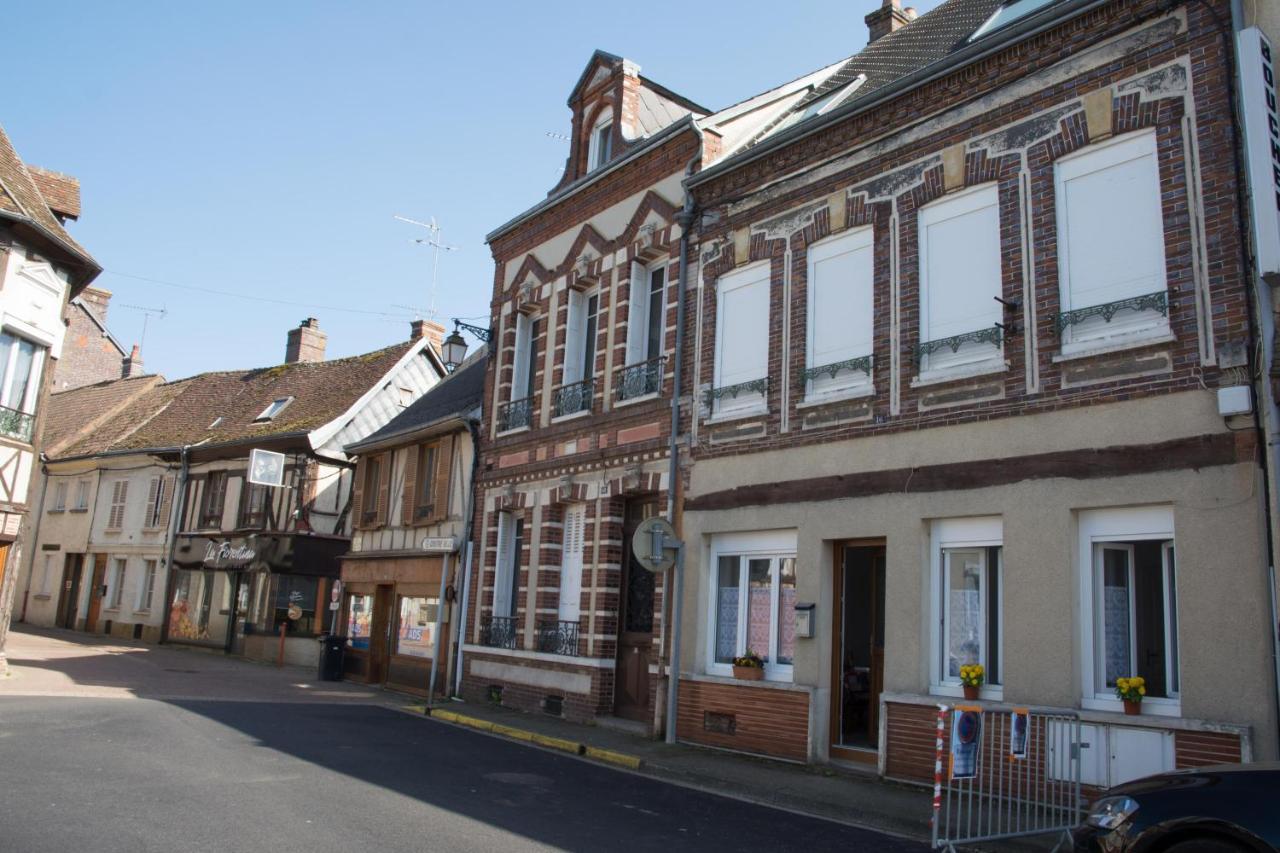 Damville Centre Exterior photo